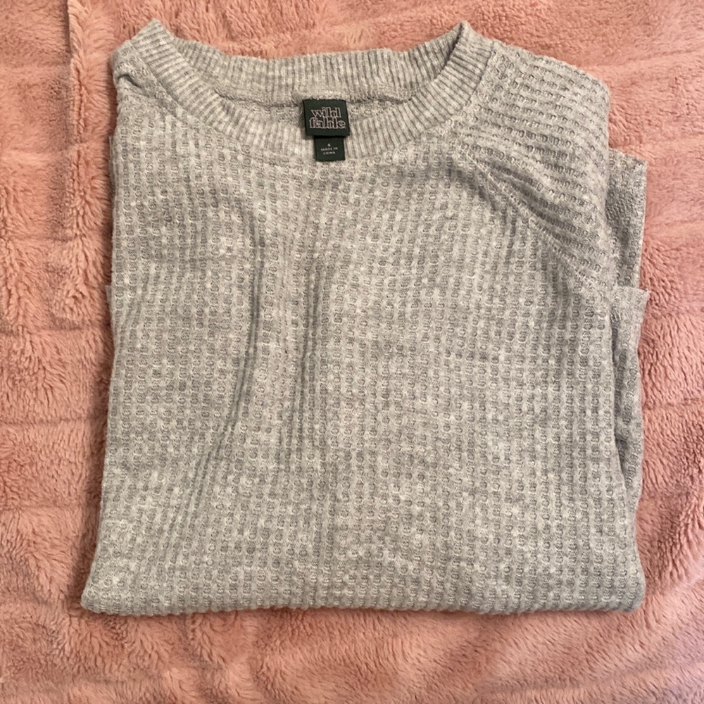 Soft gray waffle print long sleeved shirt